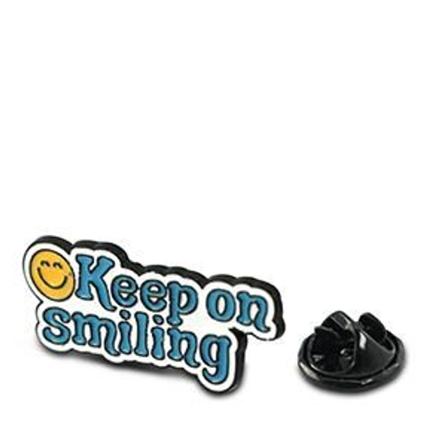 Pin&#039;s  &quot;Keep on smiling&quot;