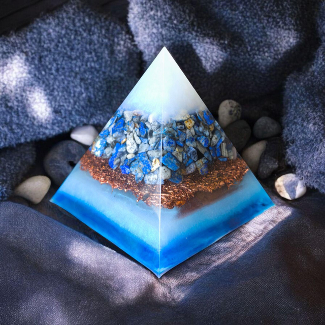 Pyramide orgonite ALTARA - Sodalite