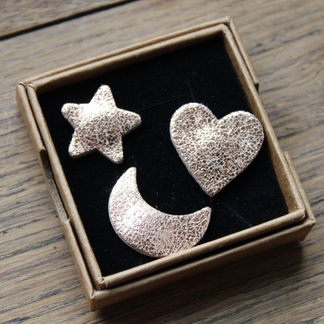 Assortiment de Pin's - Etoile - Cœur - Lune 