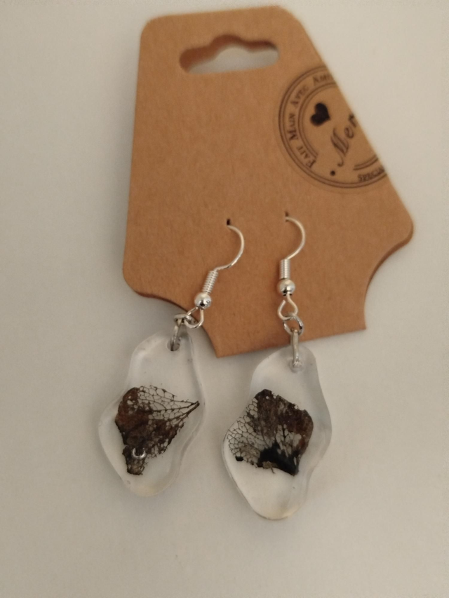 Boucle d'oreille hortensia noir vague petit modèle 