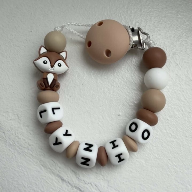 Attache-tétine personnalisée renard beige et marron – Prénom au choix