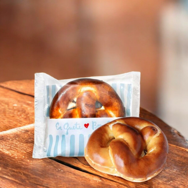 Laugenbrezel mit Butter