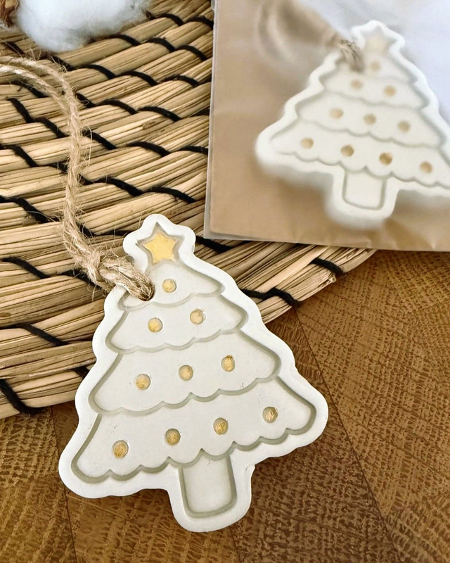 Suspension Sapin, décoration en argile à parfumer