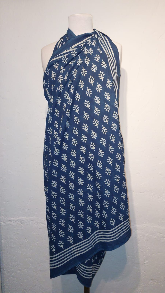 Paréo de plage en coton voile indien imprimé à la main – Motif artisanal - Bleu et blanc - Teinture naturelle indigo – Étole & châle bohème 