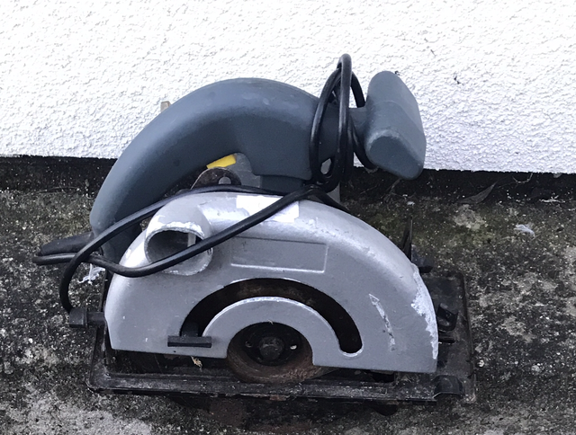 Sold - Electric Circular Saw - 220V - M10