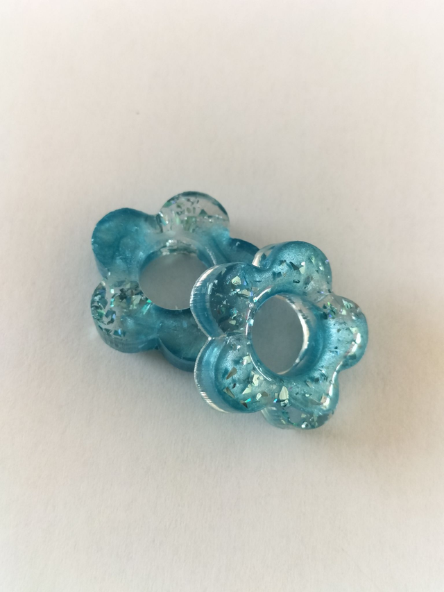 Créoles et pampilles fleurs paillettes bleues 