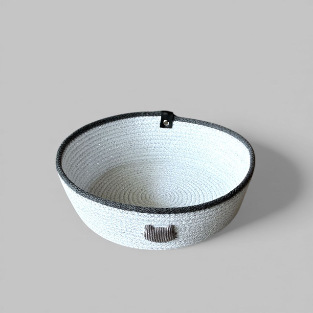 Panier rond blanc argenté ou blanc doré avec un chat et simple bordure - Cadeau idéal pour baby shower !