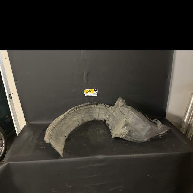 Garde boue avant gauche 