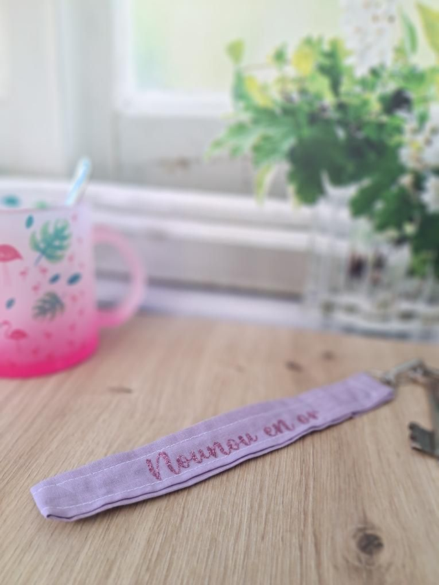 Porte-clés - Nounou en or, mauve