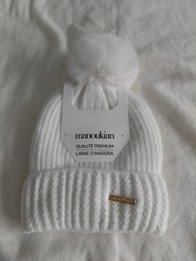 Bonnet Manoukian couleur blanc modèle avec ponpon 