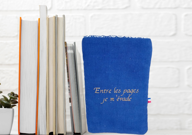 Pochette livre bleu velour milleraie