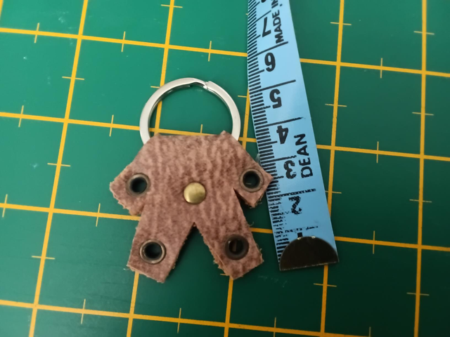 Small leather body shape keyring 