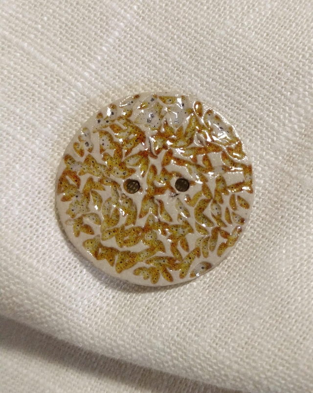 Bouton texturé grège orangé