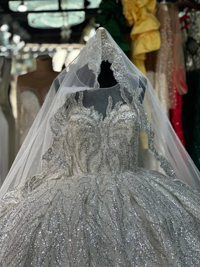 Robe de Mariée Princesse Col Coeur Sans manches avec Paillettes / Réf : RMP22