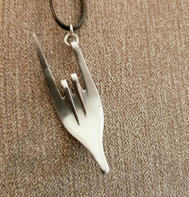 Pendentif rock en acier inoxydable. 