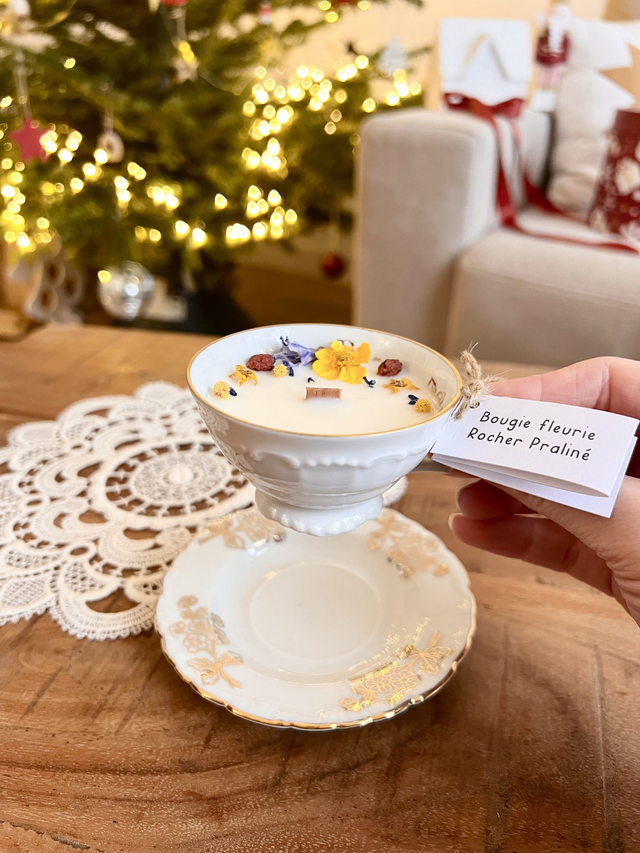đ Bougie Rocher pralinĂ© - tasse Ă cafĂ© "branches fleuries dorĂ©es" avec sous-tasse