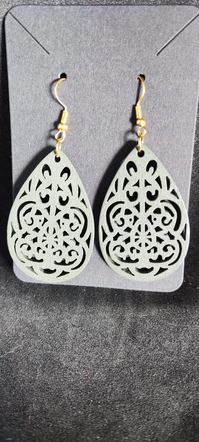 Boucles d’oreilles en bois – Motif ajouré
