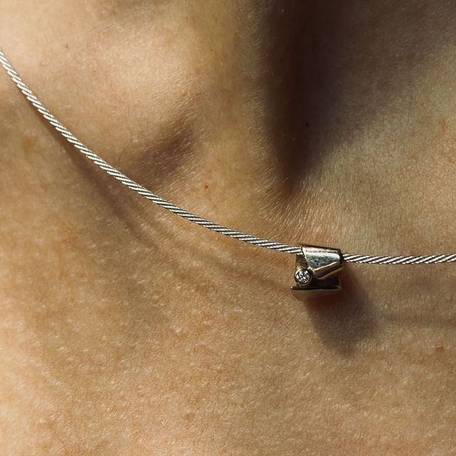 J623 CIONDOLO FENICE ORO BIANCO E DIAMANTE