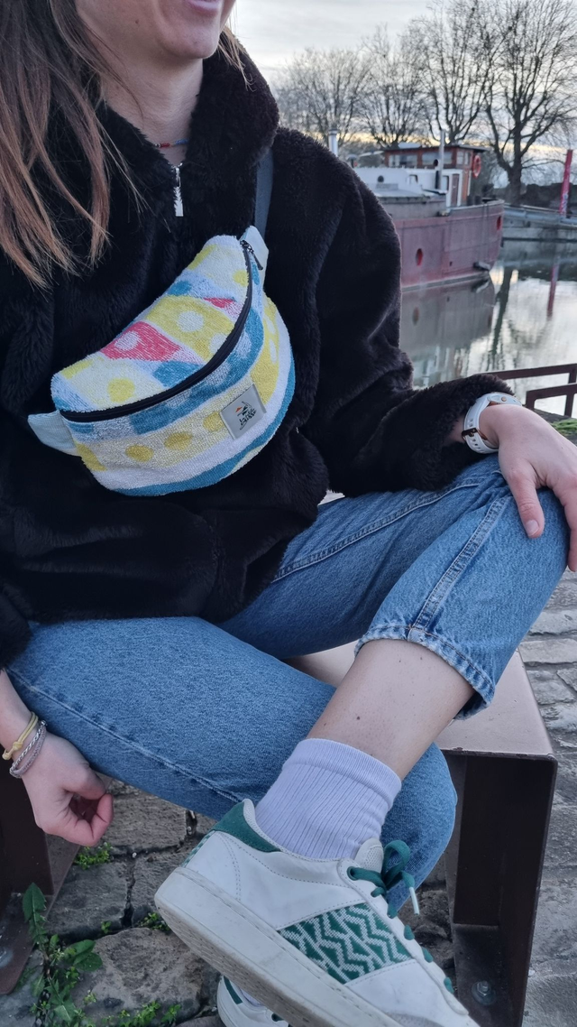 Banane en serviette bleue