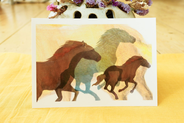 Carte postale M illustration chevaux "Le Galop des Fidèles"