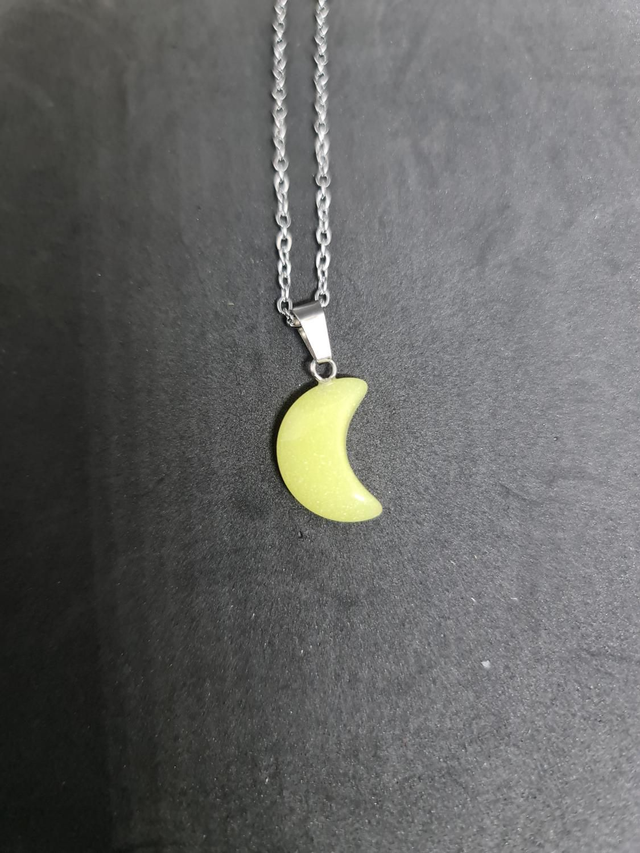 Collier lune jade jaune 