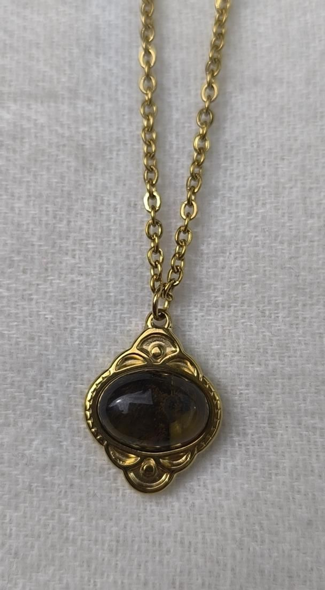 Collier médaillon pierre Oeil de tigre 