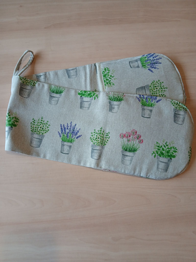 Double Oven Gloves Plant Pots Lavender Patterned Fabric