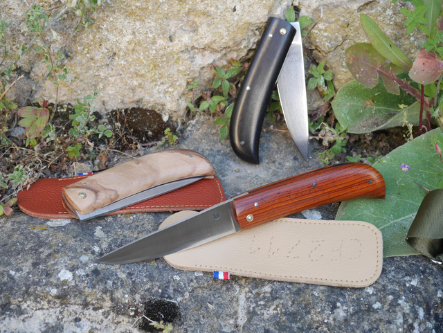 Pliant " Le Sertaine" acier inox deux clous