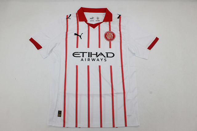 Primera equipación Girona 25, 26