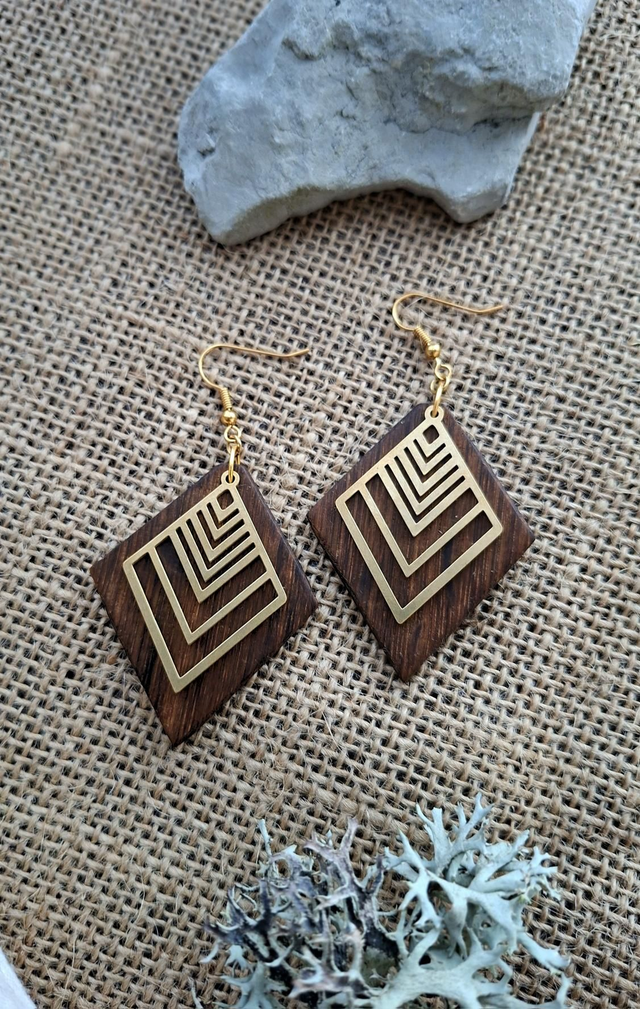 Holzohrringe aus Holz mit warmer Ausstrahlung 