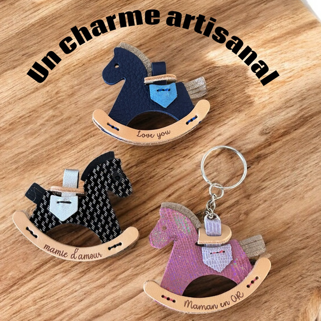 Porte clés cheval à bascule en cuir