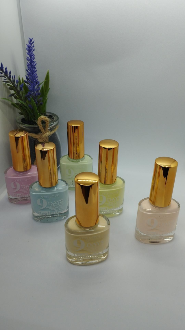 Vernis à ongles effet gel.