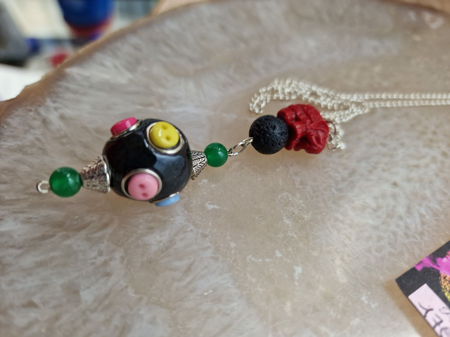 Collier Eléphant Perles Indonésienne Perle De Lave Jade