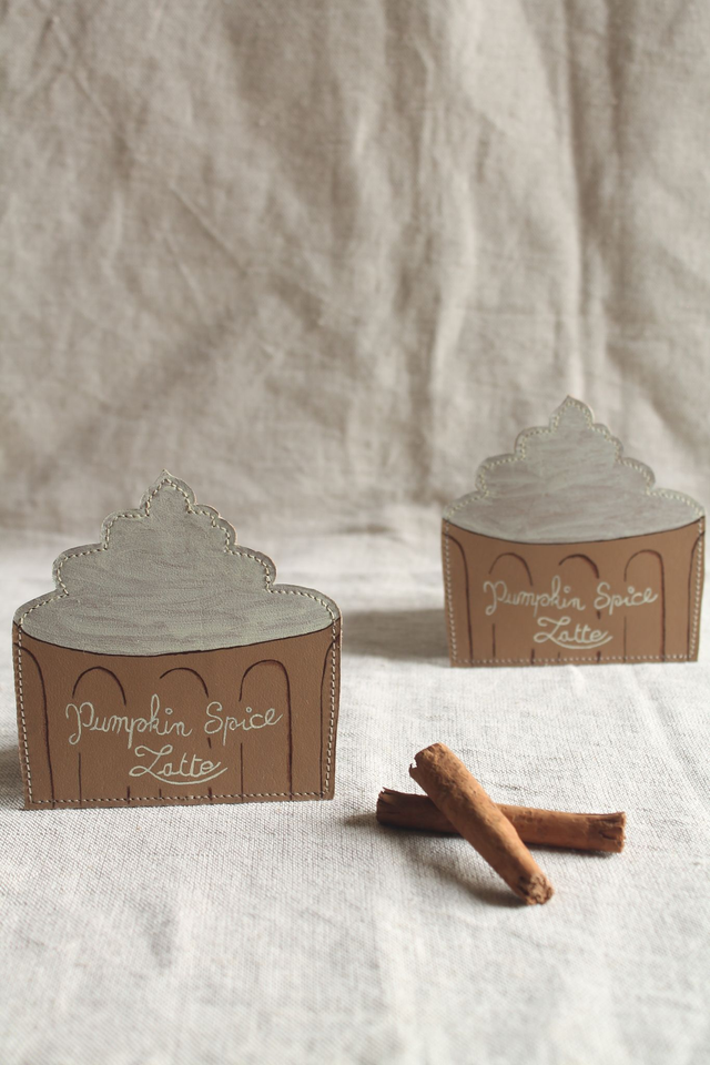 Dessous de verre "Pumpkin Spice Latte" cuir de veau cappuccino