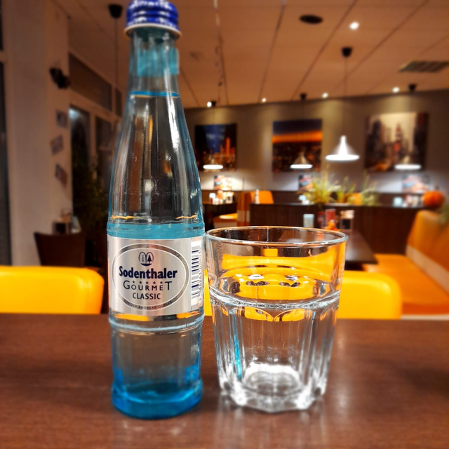 Wasser mit Blubber (inkl. Pfand)  