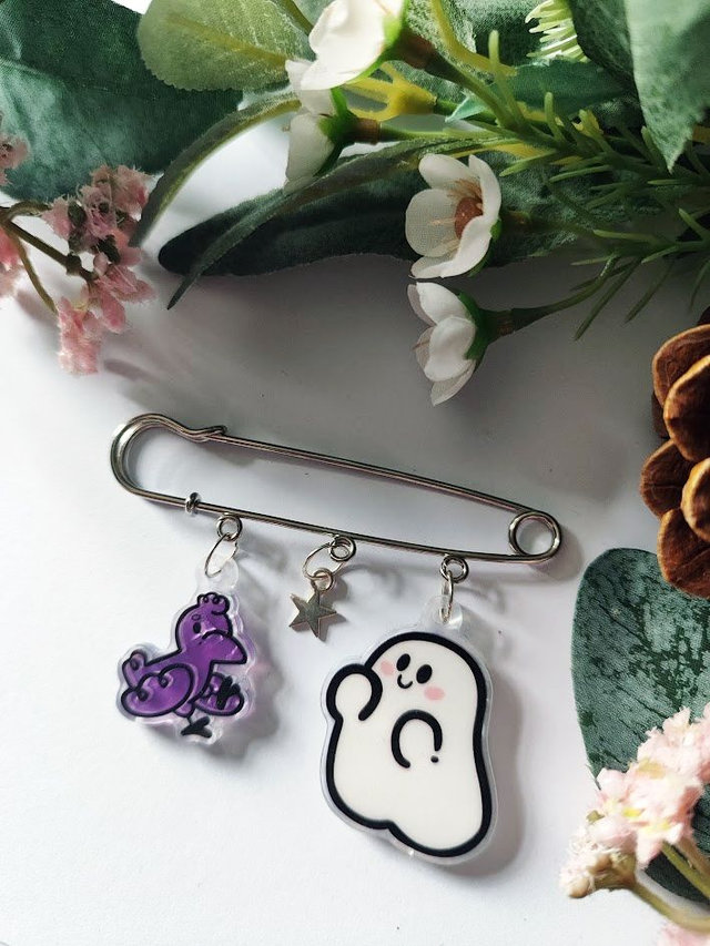 Ghost and Crow Kilt Pin