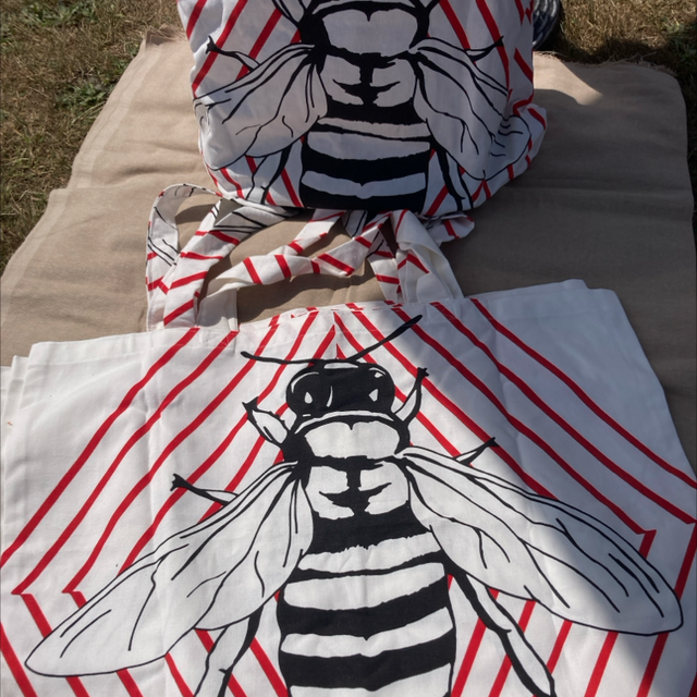 Bee beach bag