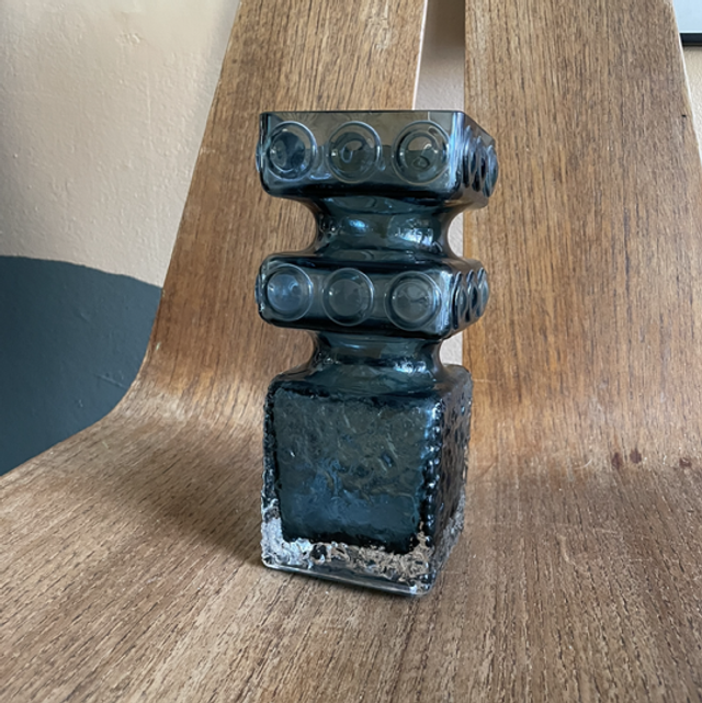 Kehrä maljakko, Tamara Aladin