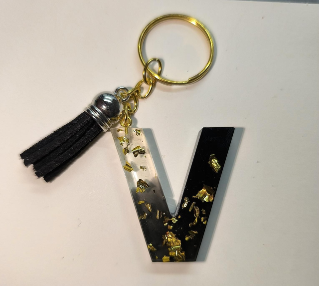 Porte clés initiale "V" noir et feuilles d'or 