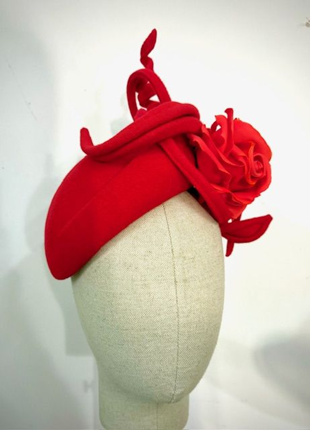 Red fur felt percher/rose