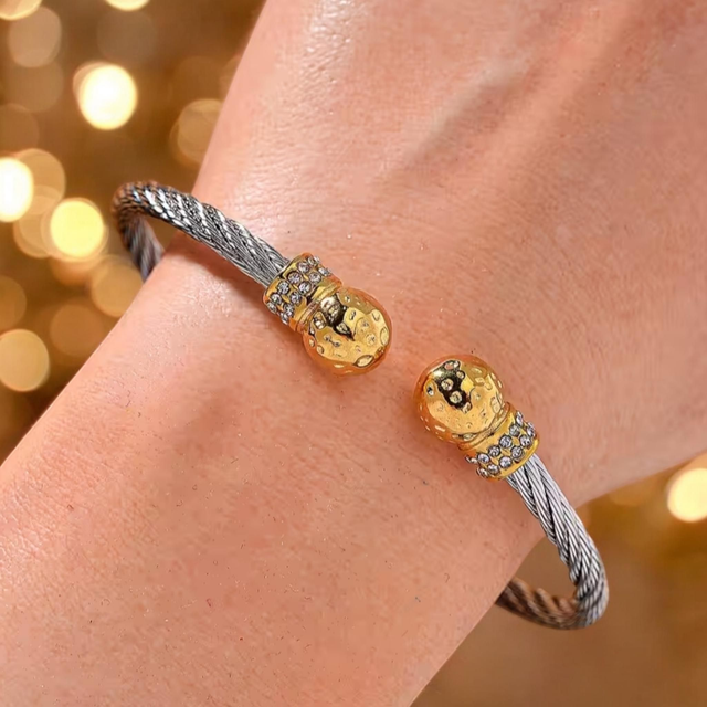 Stunning Dual Metal Strachable Bangle.