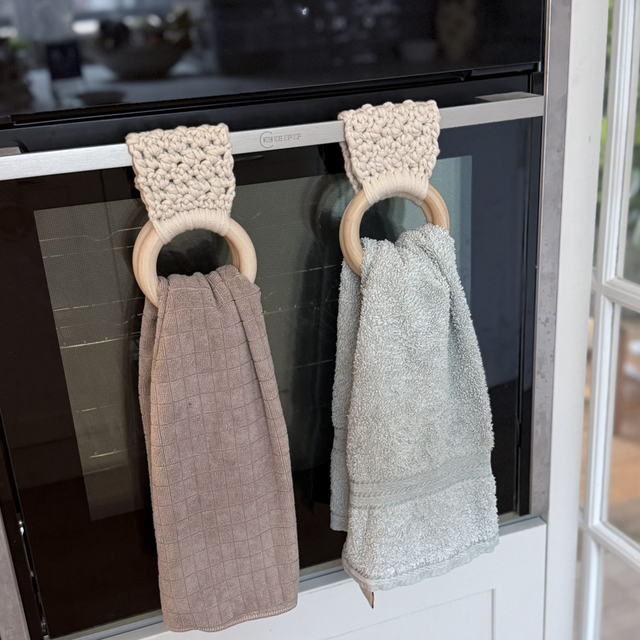 Towel holder with wooden ring 