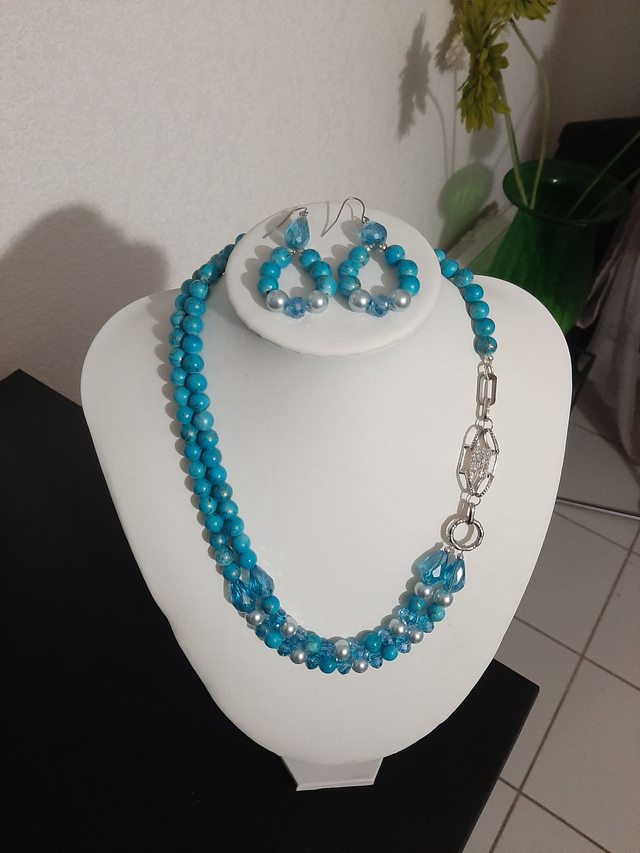 Parure  double bleu-silver en perle acrylique et perle cristal 		