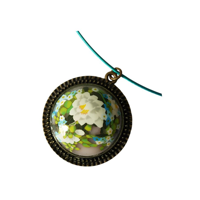 Collier ras de cou rétro rond fleur blanche