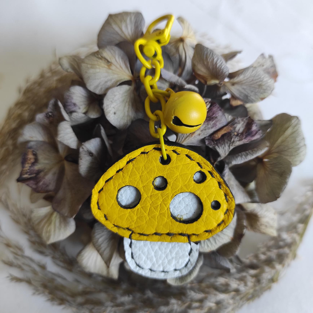 Porte clés champignon en cuir 