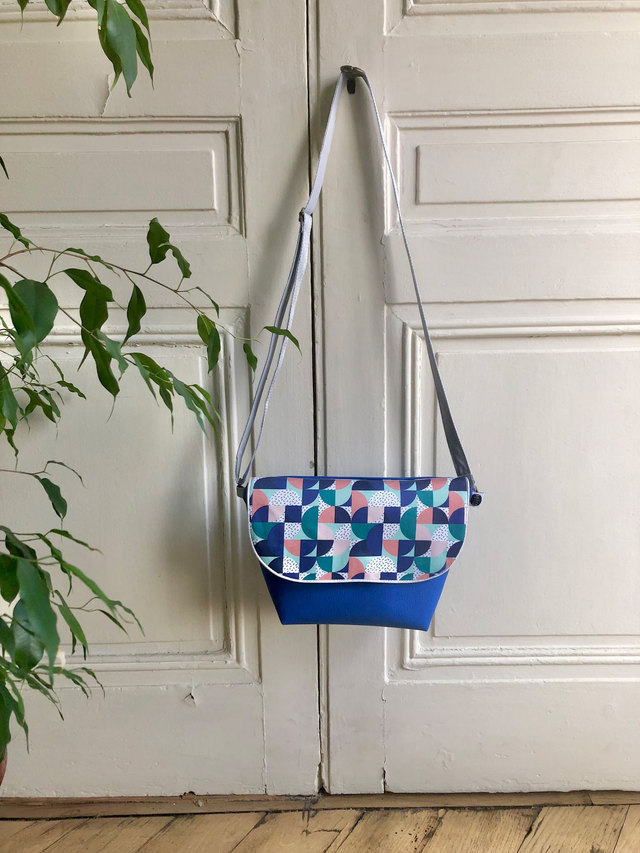Sac Bandoulière - BAUHAUS bleu électrique et intérieur vert clair