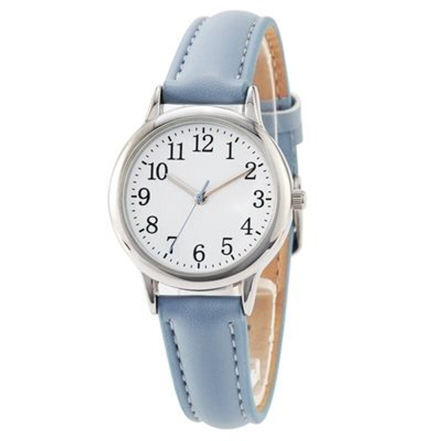 montre horloger à quartz pour femme, cadran avec chiffres arabes faciles à lire, et son bracelet cuir bleu