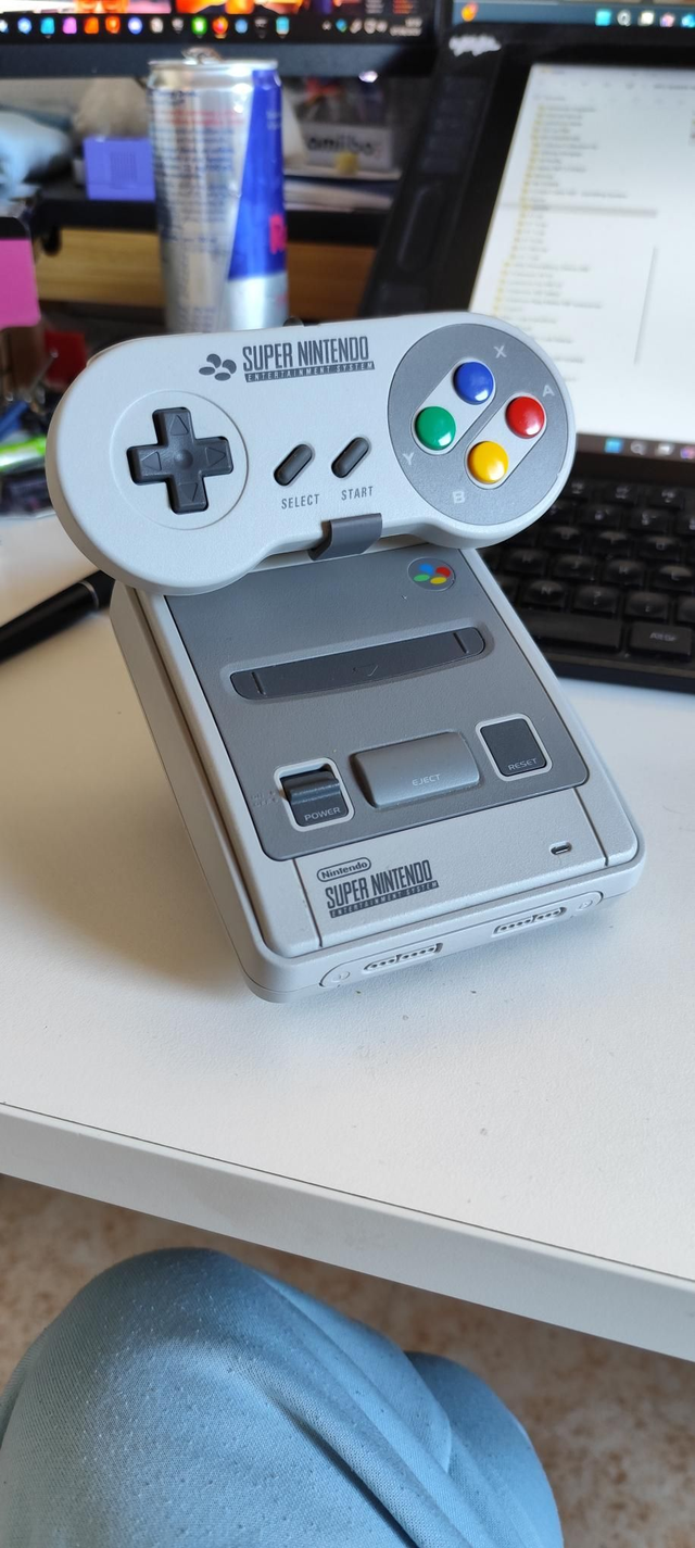 Support d&#039;exposition SNES mini gris