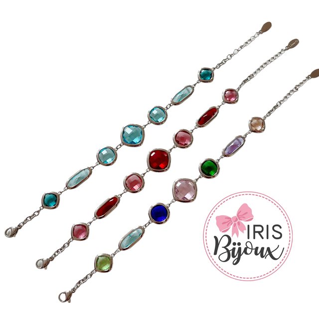 Bracciale con pietre in vetro colorato 