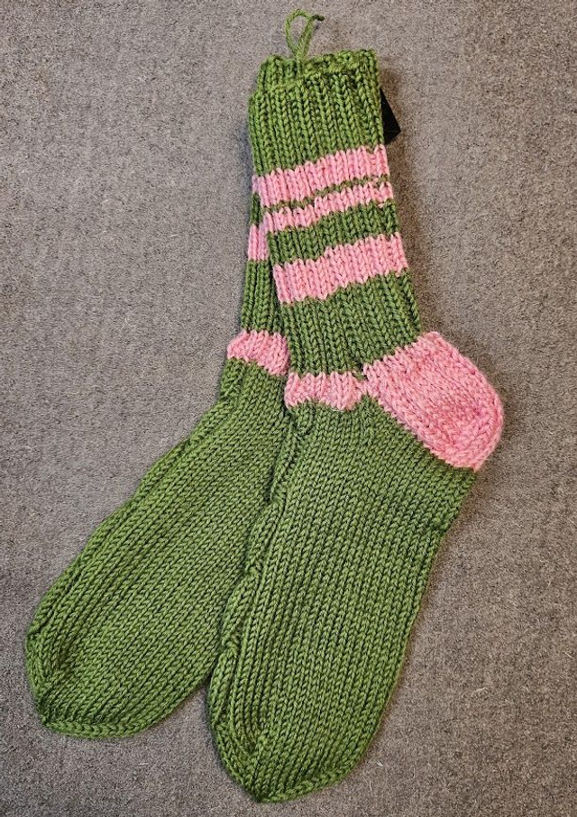 Jämälankasukat, socks from leftover yarn size 40